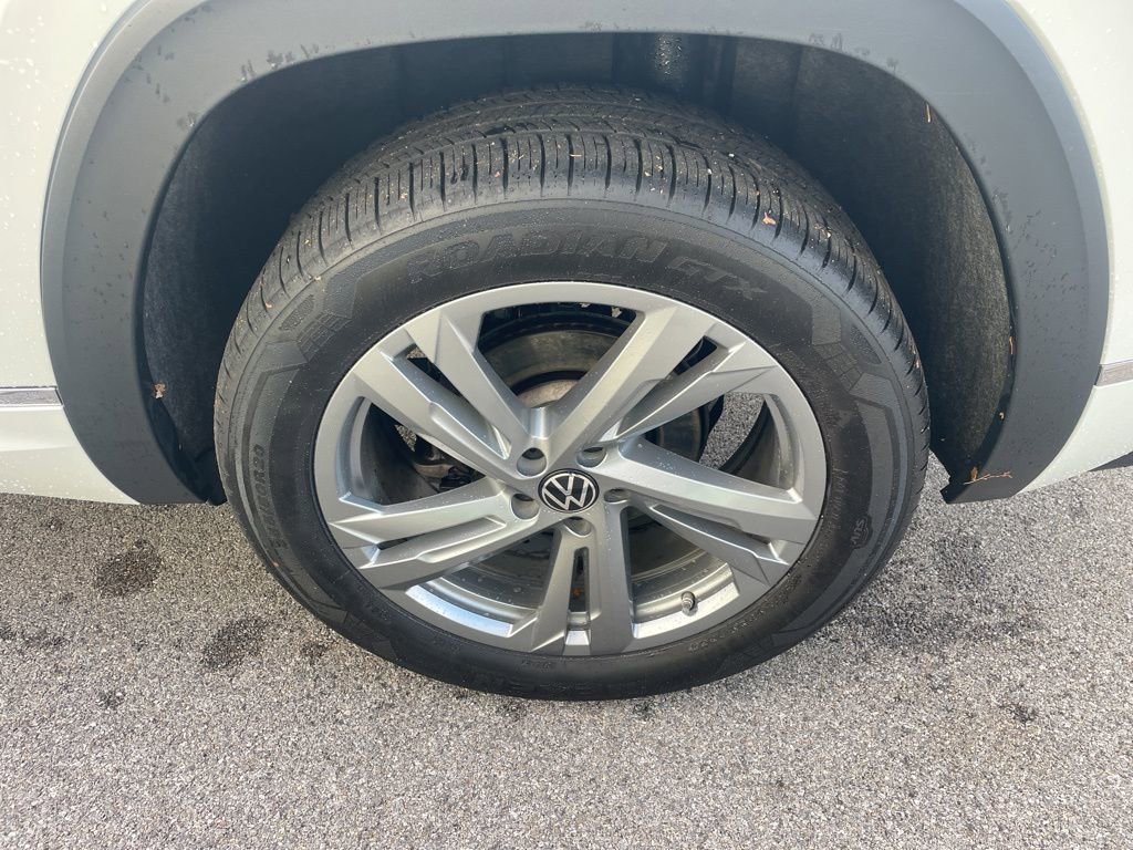 Used 2024 Volkswagen Atlas Cross Sport SEL R-Line image 14