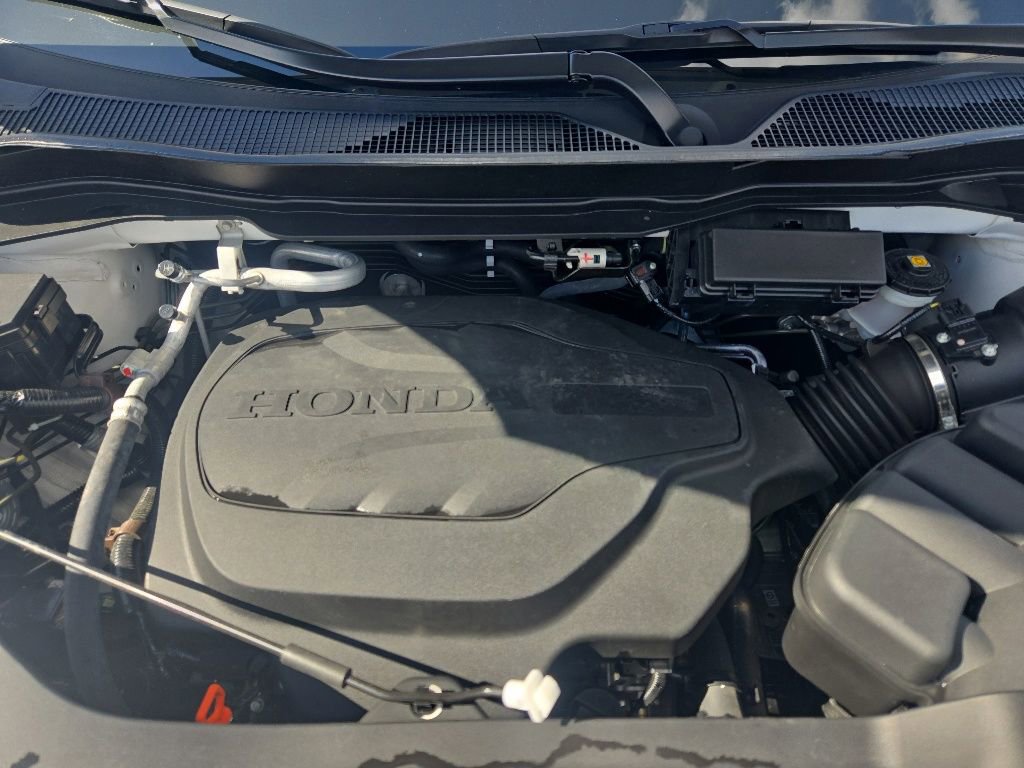 Certified 2025 Honda Ridgeline Sport image 13