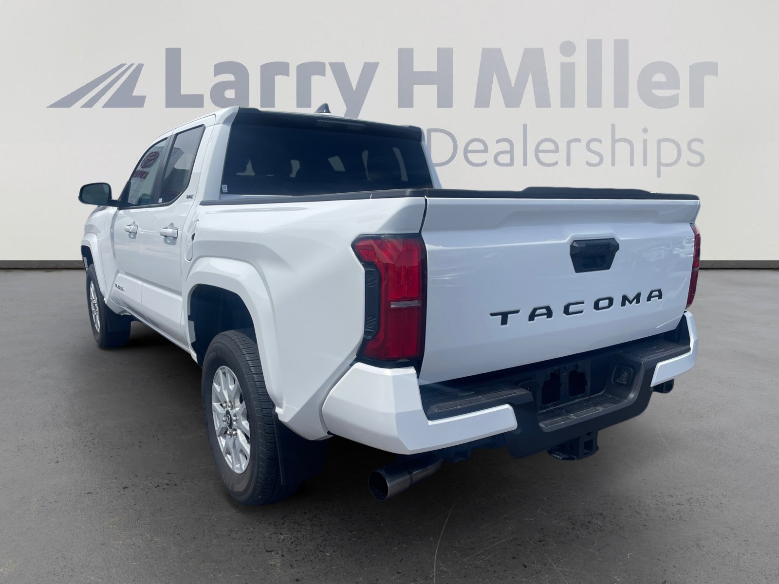 Certified 2024 Toyota Tacoma SR5 image 3