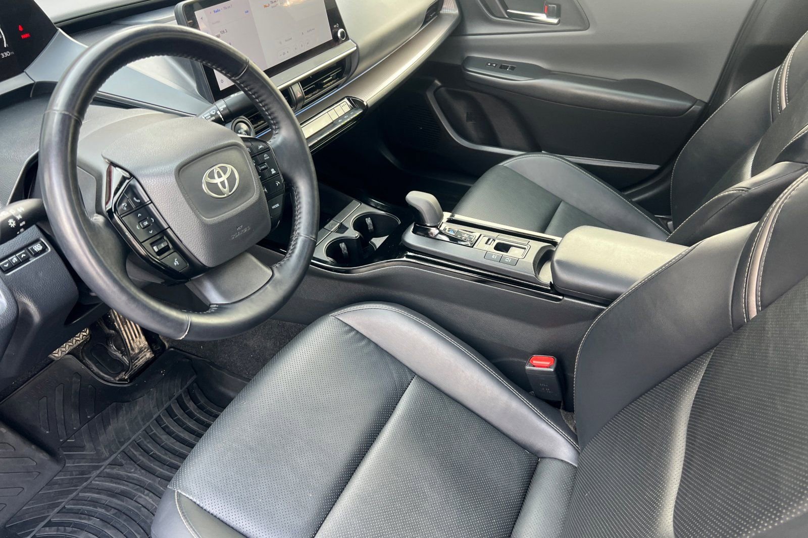 Used 2024 Toyota Prius XLE image 7