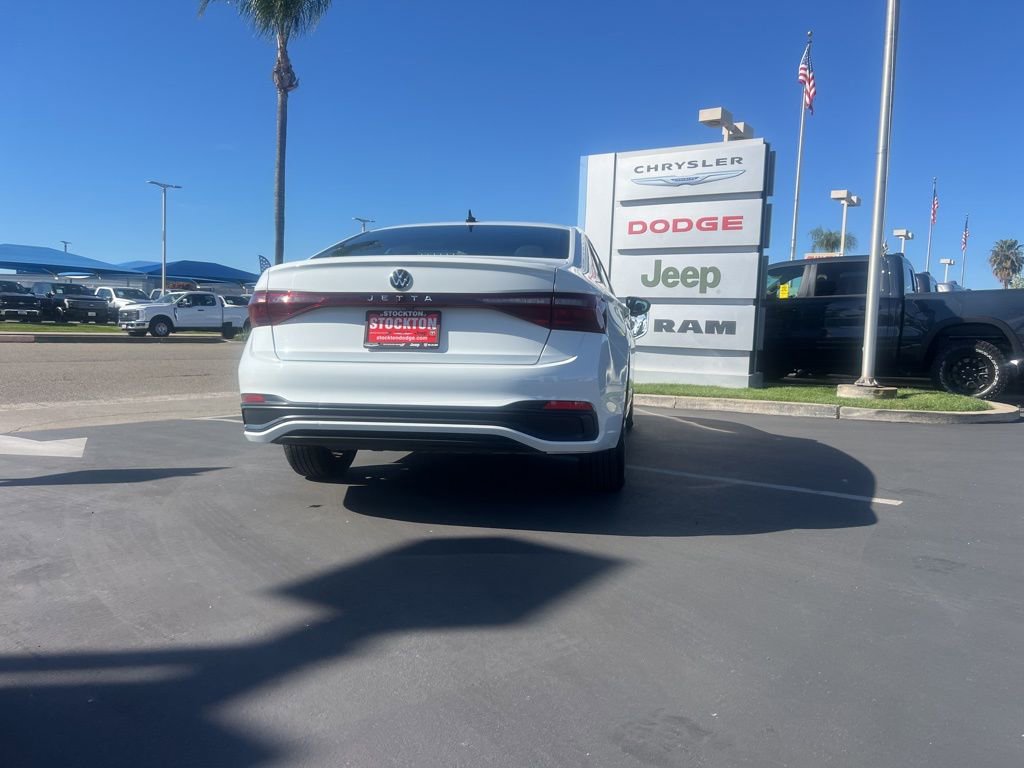 Used 2025 Volkswagen Jetta Sport image 11