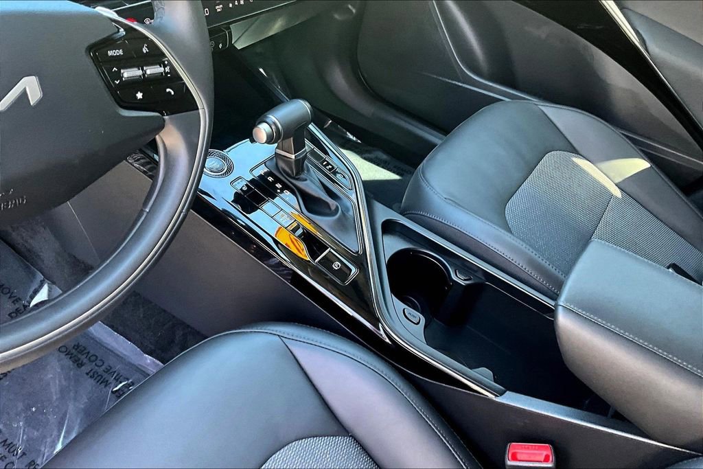 Certified 2024 Kia Niro EX Touring FWD image 17