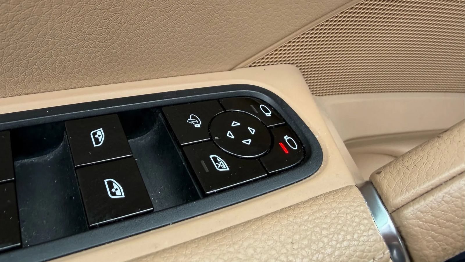 Used 2019 Porsche Cayenne S w/ Premium Plus Package AWD/4WD image 31
