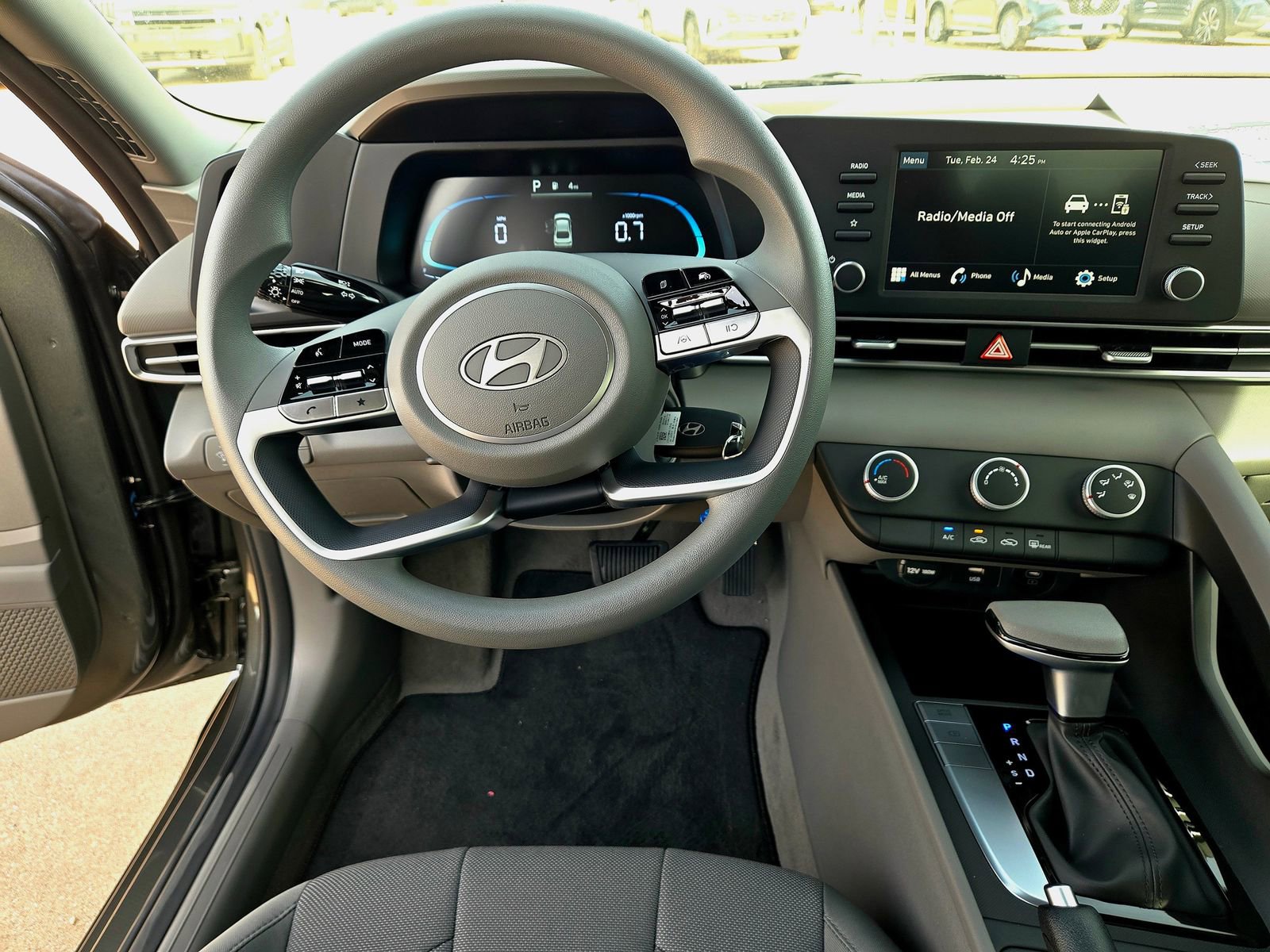 New 2026 Hyundai Elantra SE FWD image 9