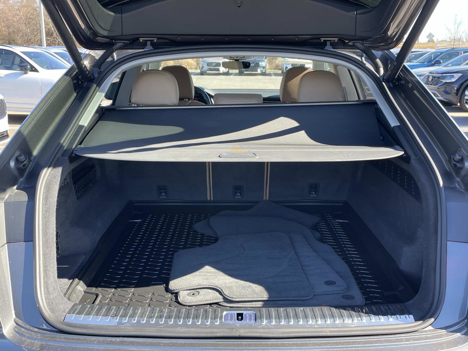 Used 2025 Audi Q8 Prestige w/ Prestige Package image 10