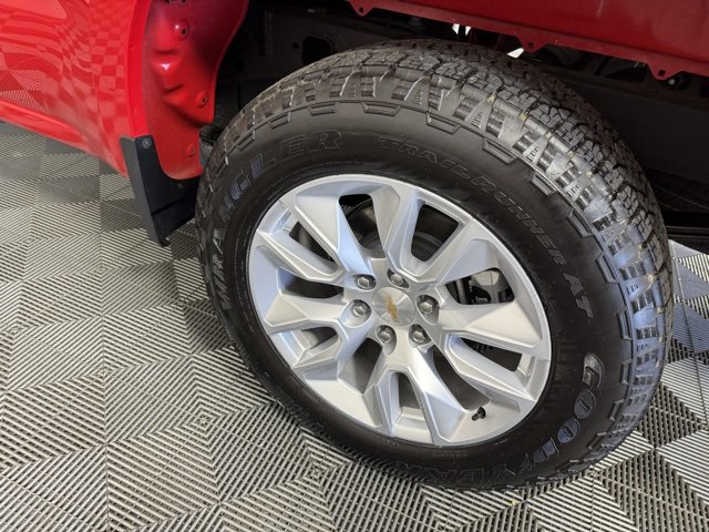 Used 2025 Chevrolet Silverado 1500 Custom image 11