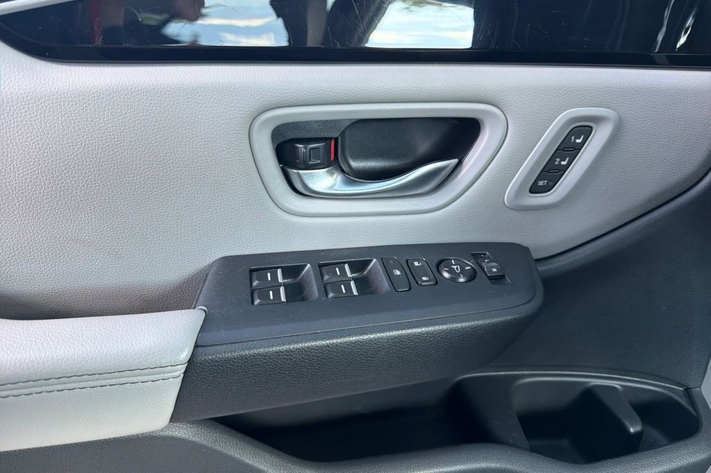 Used 2023 Honda Pilot EX-L image 11