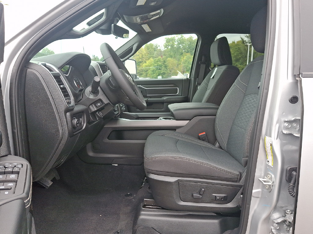 New 2026 RAM 2500 Big Horn AWD/4WD image 9