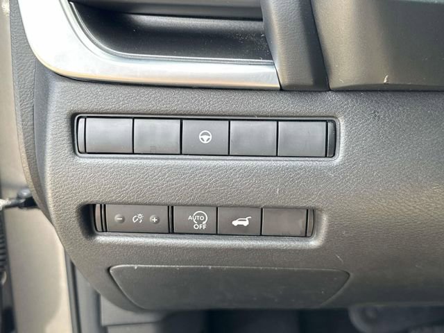 Used 2024 Nissan Rogue SV FWD image 27