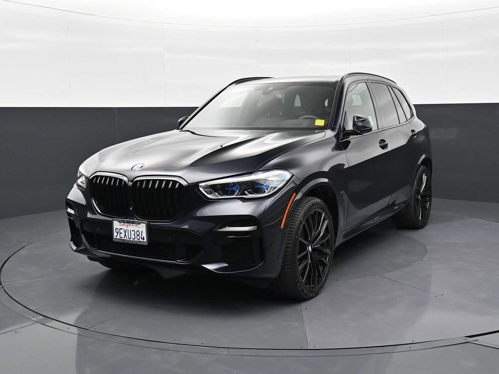 Used 2023 BMW X5 M50i w/ Executive Package image 1
