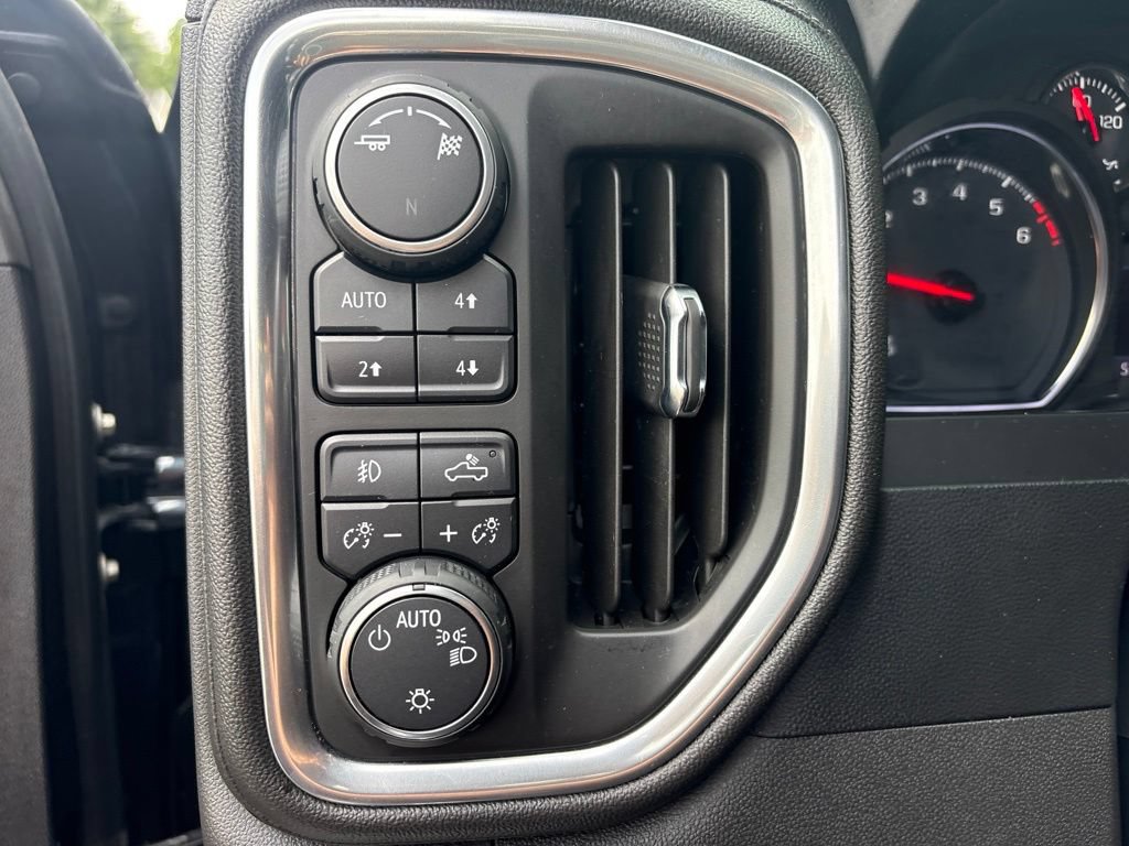 Used 2019 Chevrolet Silverado 1500 RST AWD/4WD image 16