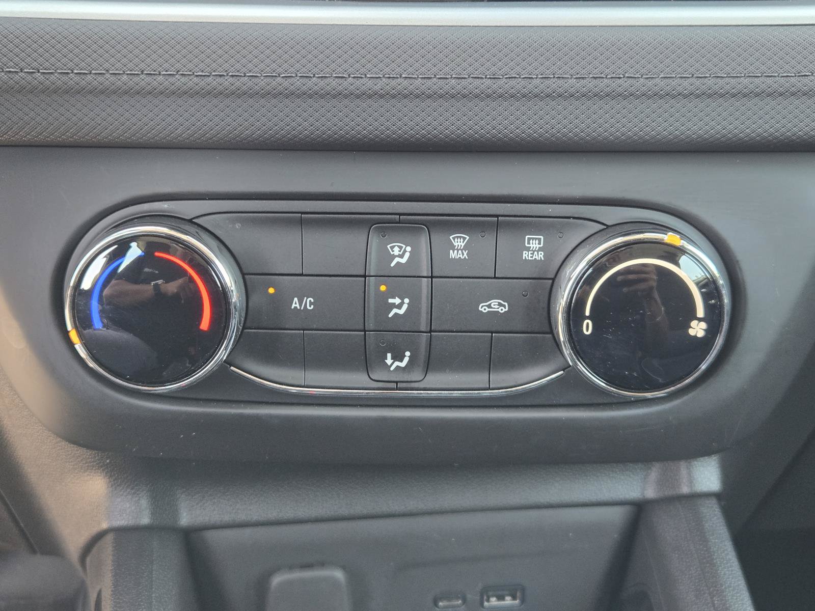 Used 2025 Chevrolet TrailBlazer LS w/ LS Confidence Package FWD image 11
