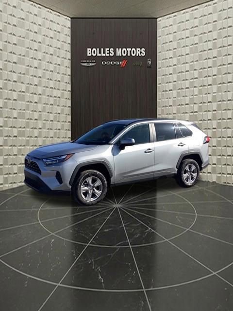 Used 2025 Toyota RAV4 XLE AWD/4WD image 10