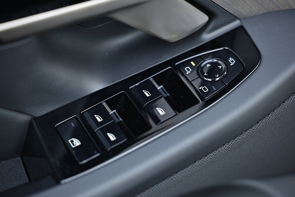 New 2026 BMW 530i w/ Premium Package image 17