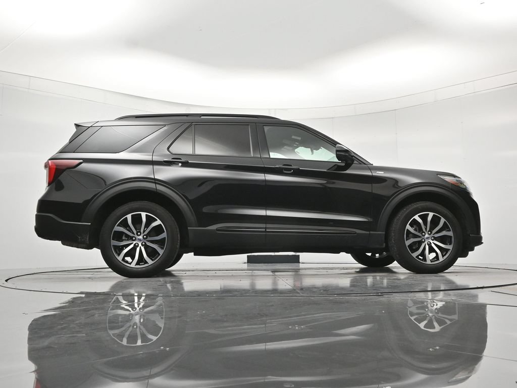 Used 2025 Ford Explorer ST-Line AWD/4WD image 40