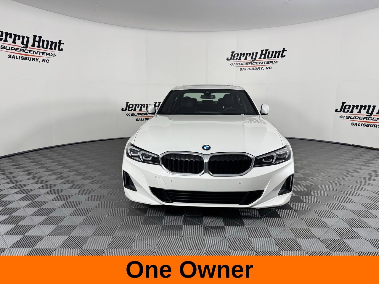 Used 2024 BMW 330i Sedan image 4