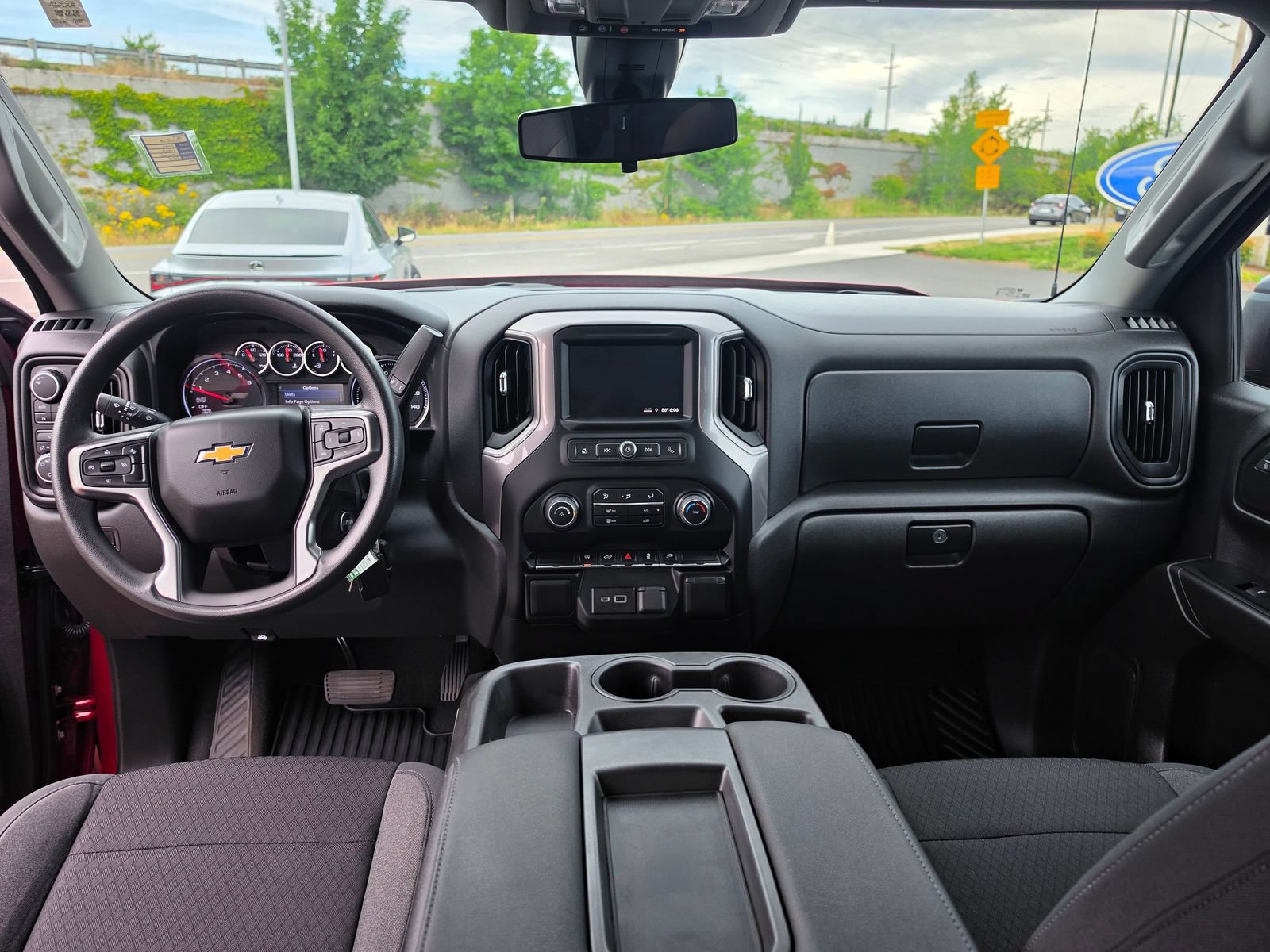 Used 2022 Chevrolet Silverado 1500 Custom w/ Safety Confidence Package AWD/4WD image 22