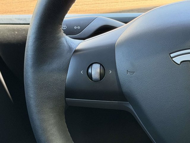 Used 2021 Tesla Model Y Long Range AWD/4WD image 25