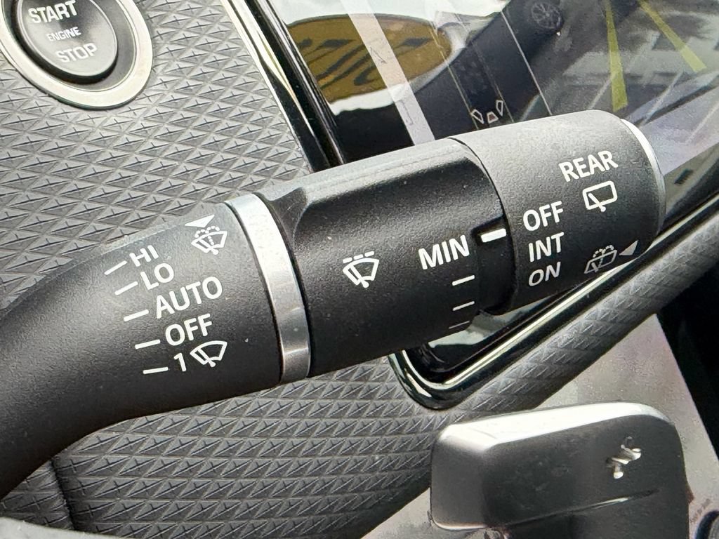 Used 2023 Land Rover Range Rover Evoque R-Dynamic S AWD/4WD image 33
