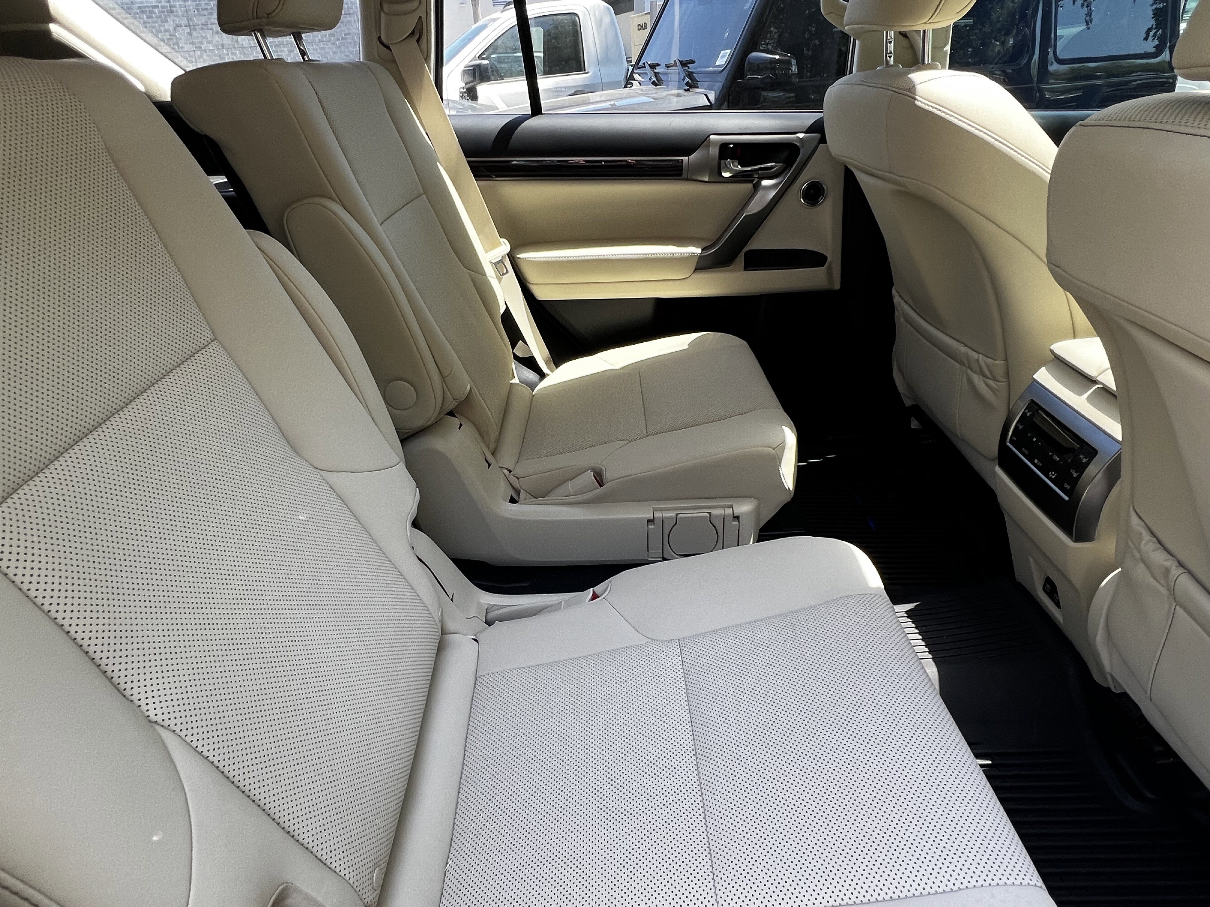 Used 2023 Lexus GX 460 Premium w/ Accessory Package image 43