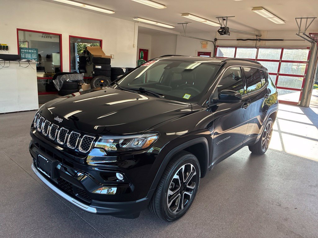 Certified 2023 Jeep Compass Limited AWD/4WD image 3