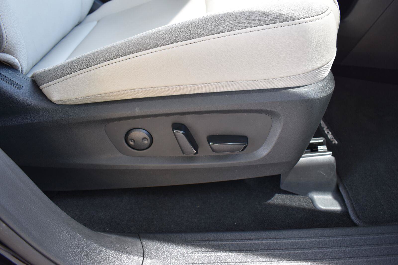 Used 2025 Nissan Pathfinder SL FWD image 73