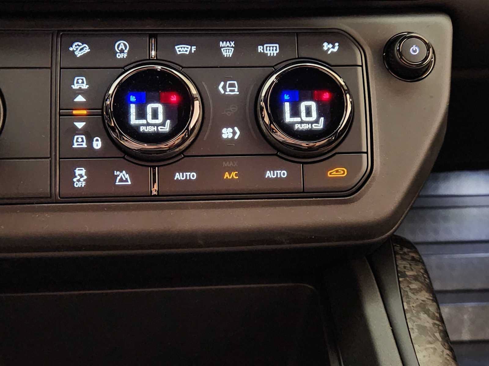 New 2026 Land Rover Defender 110 OCTA AWD/4WD image 18