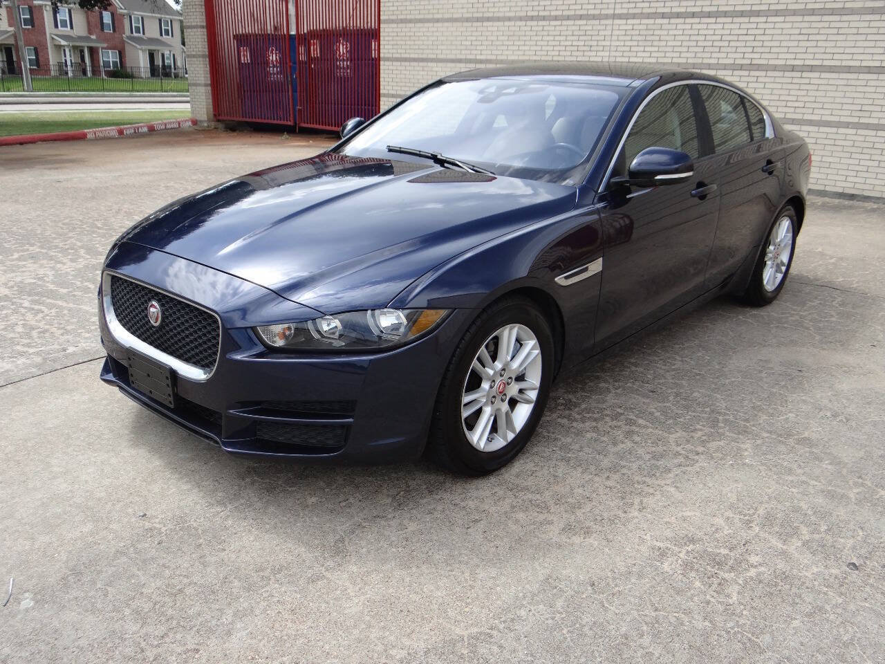 Used 2018 Jaguar XE Premium AWD/4WD image 9