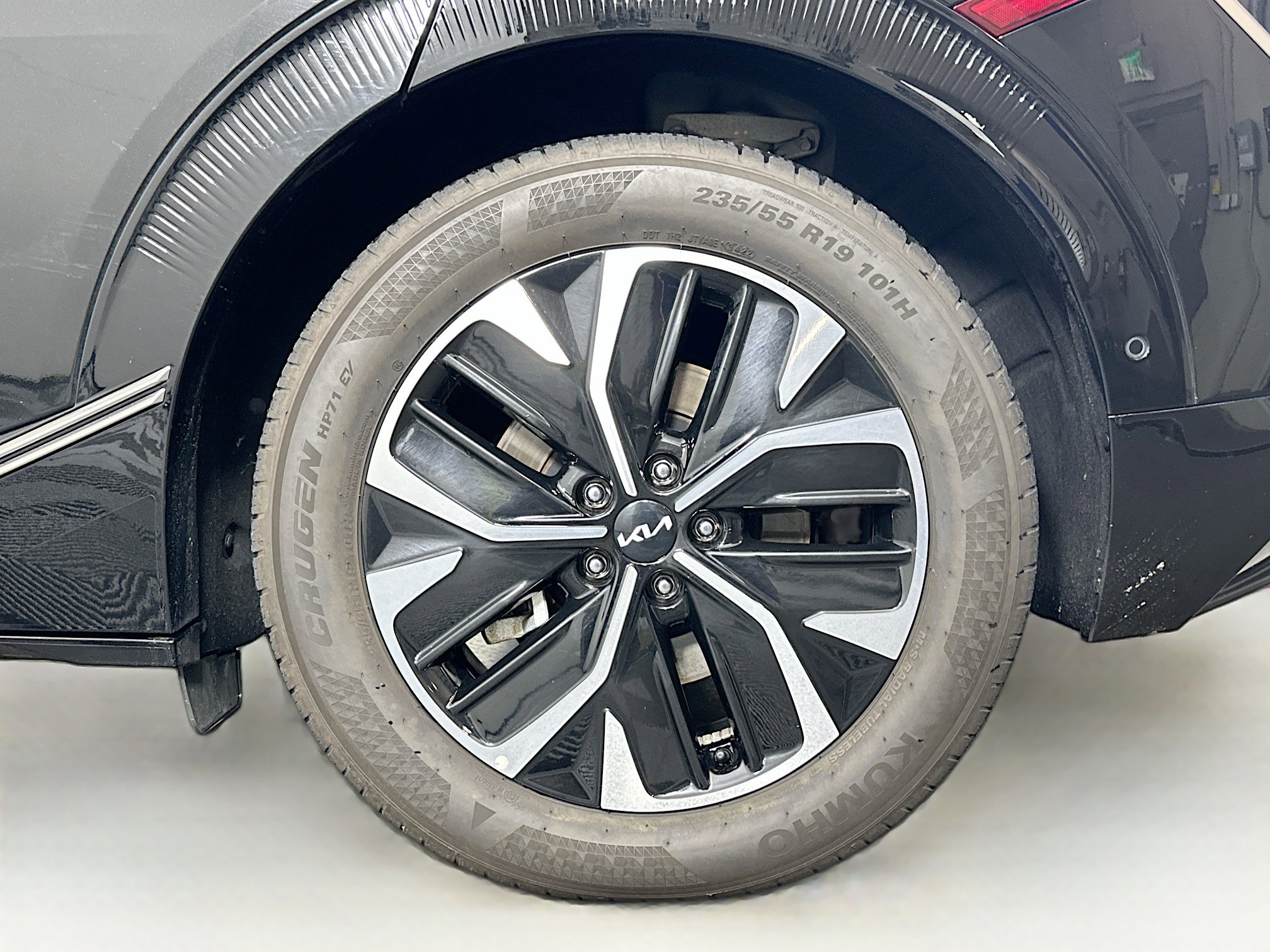 Used 2023 Kia EV6 Wind w/ Wind Technology Package AWD/4WD image 11