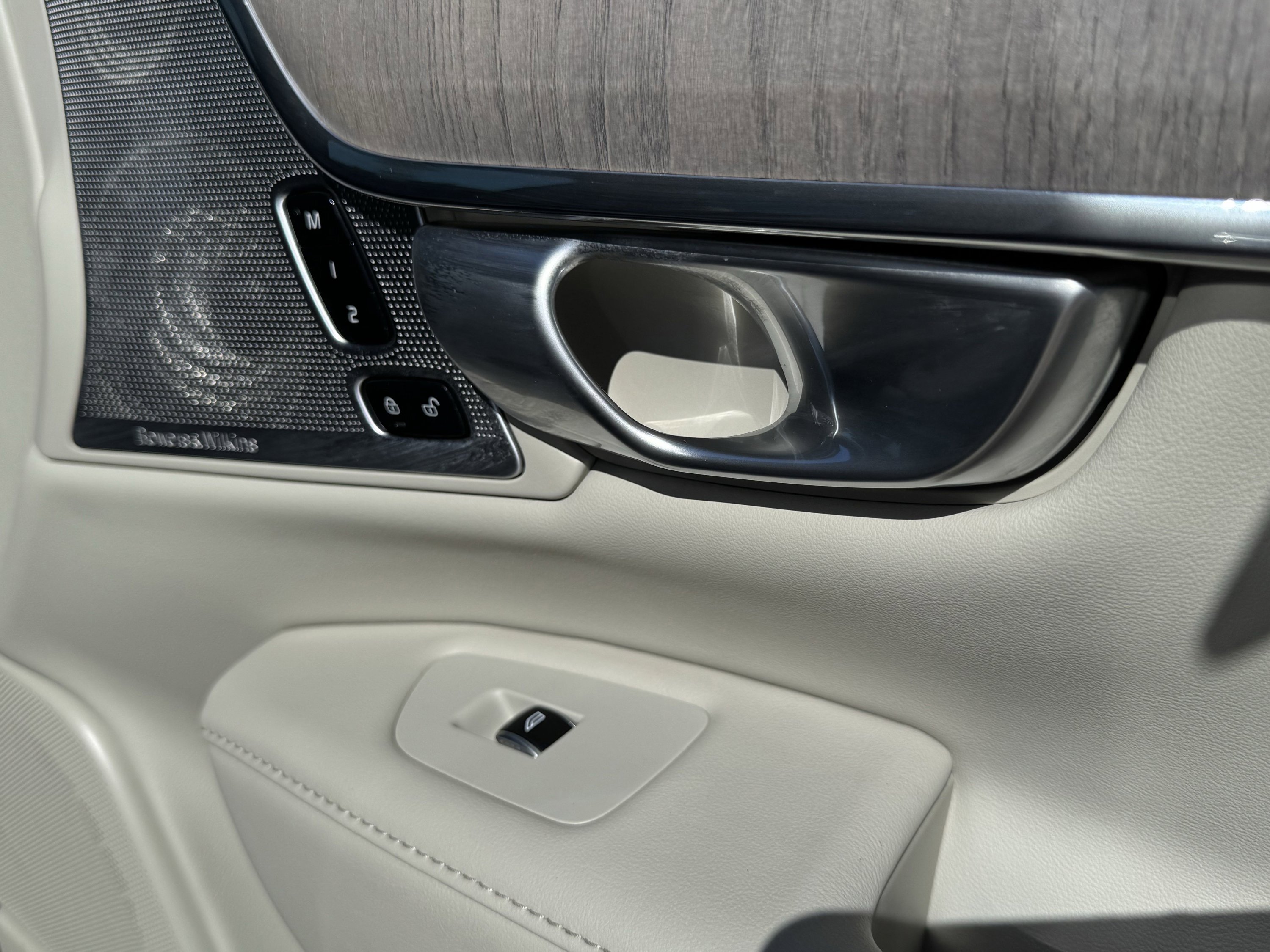 Used 2024 Volvo S90 T8 Ultimate w/ Lounge Package image 55