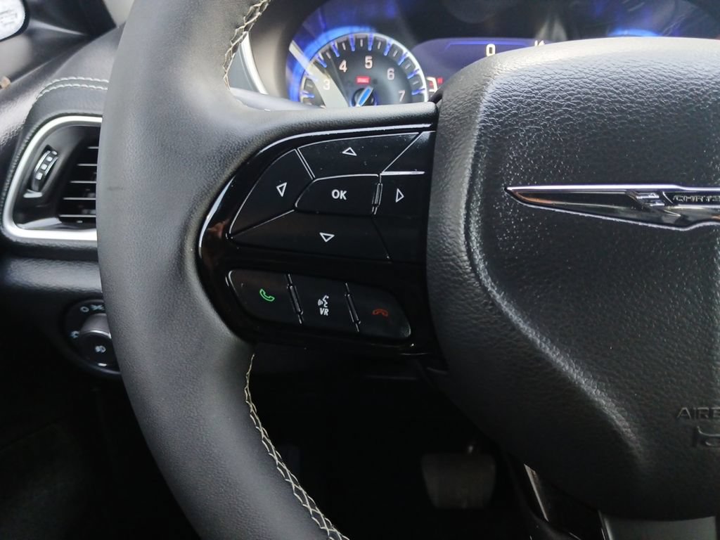 Used 2026 Chrysler Pacifica Limited w/ S Appearance Package FWD image 11