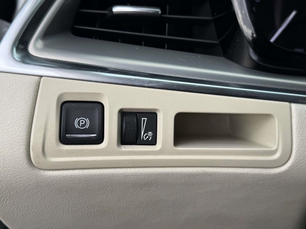 Used 2017 Cadillac XT5 Premium Luxury FWD image 31