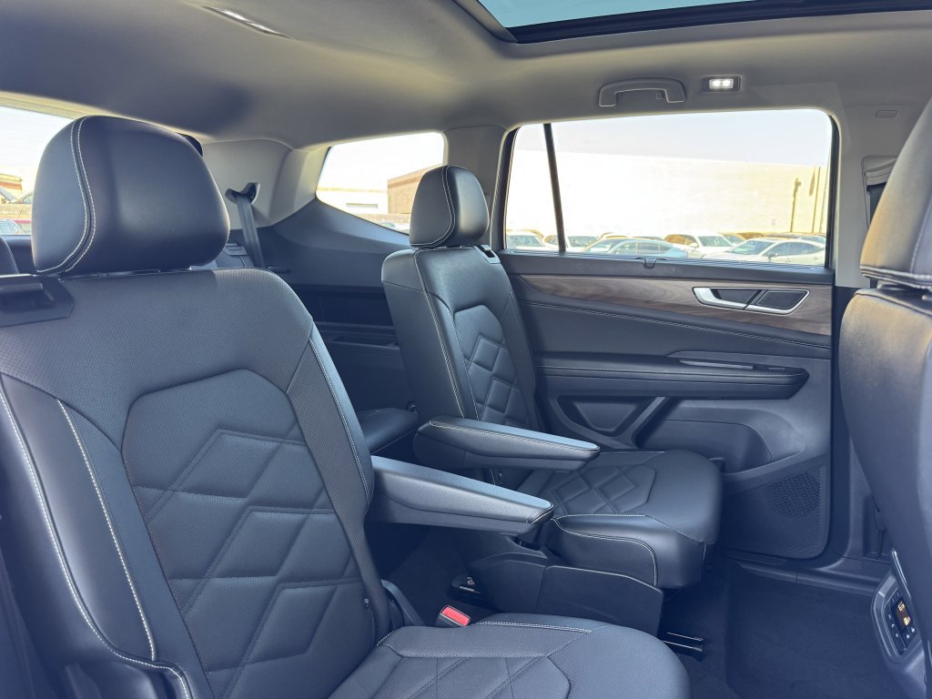 Used 2024 Volkswagen Atlas SE w/ Panoramic Sunroof Package image 42