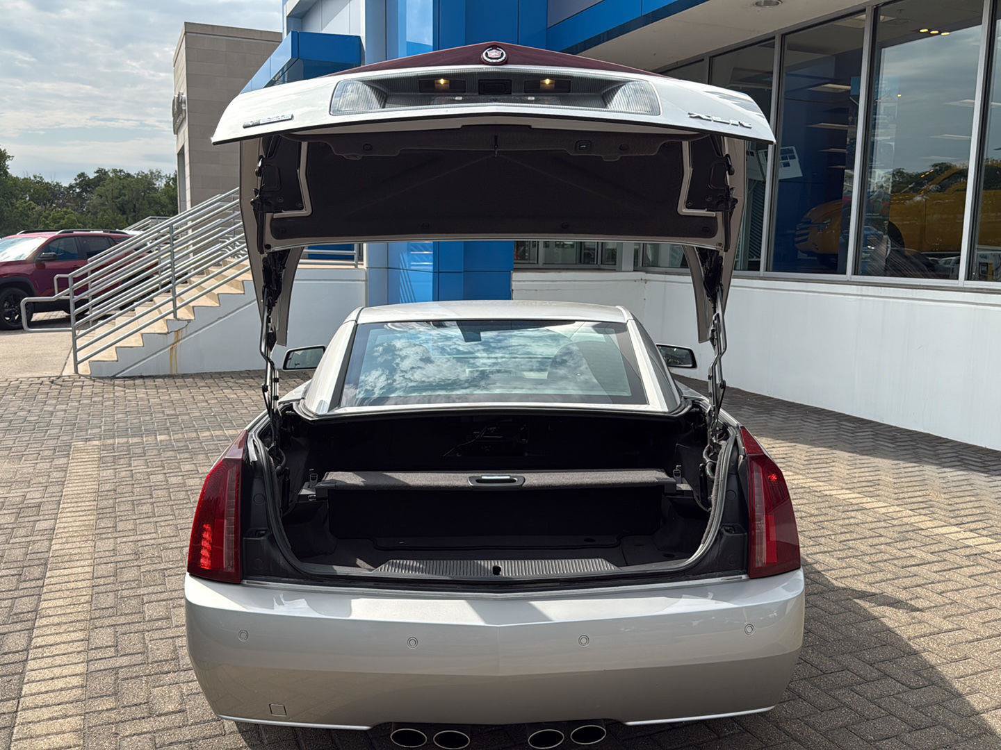Used 2007 Cadillac XLR RWD image 31