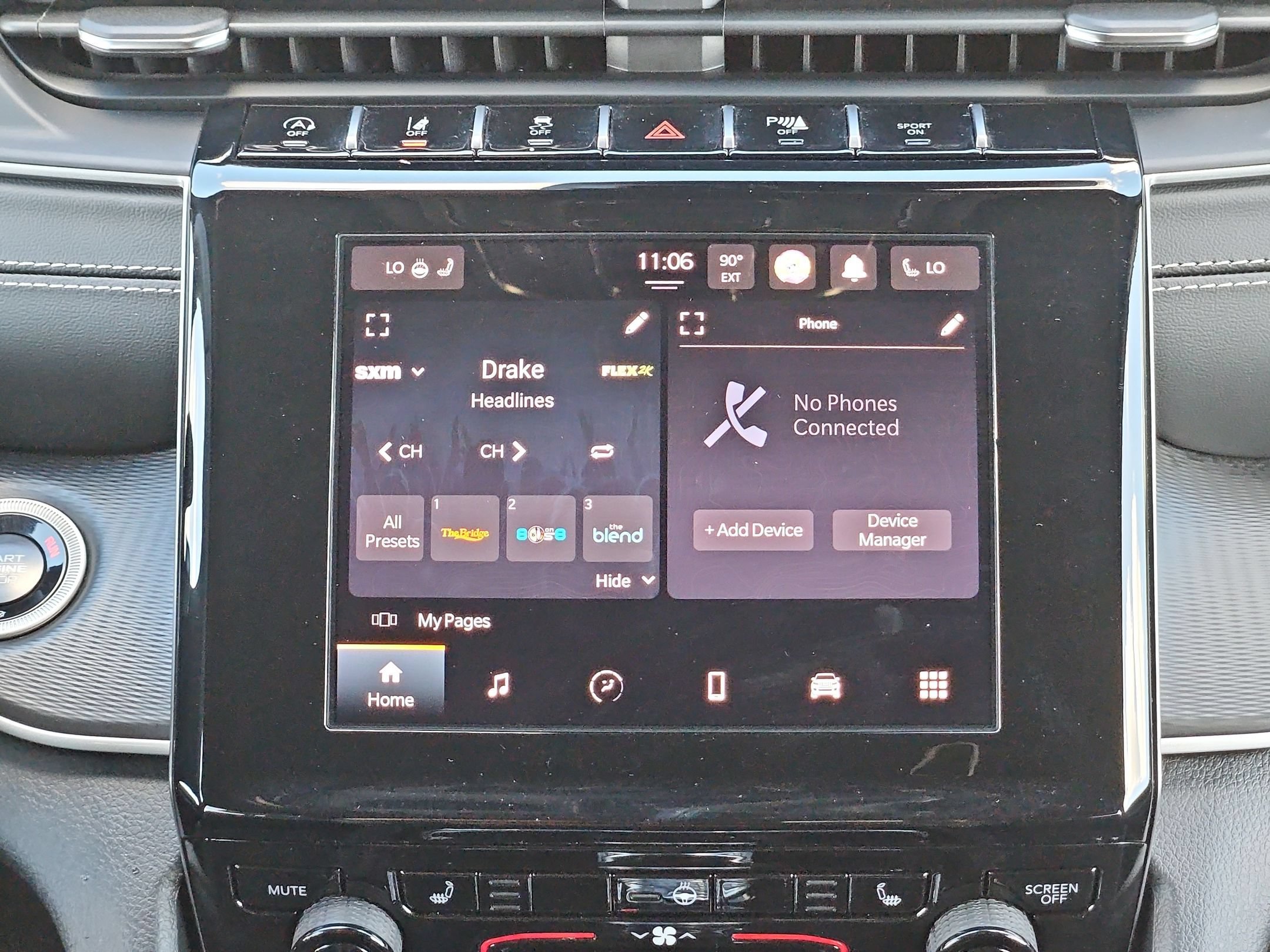 Used 2025 Jeep Grand Cherokee Laredo RWD image 17
