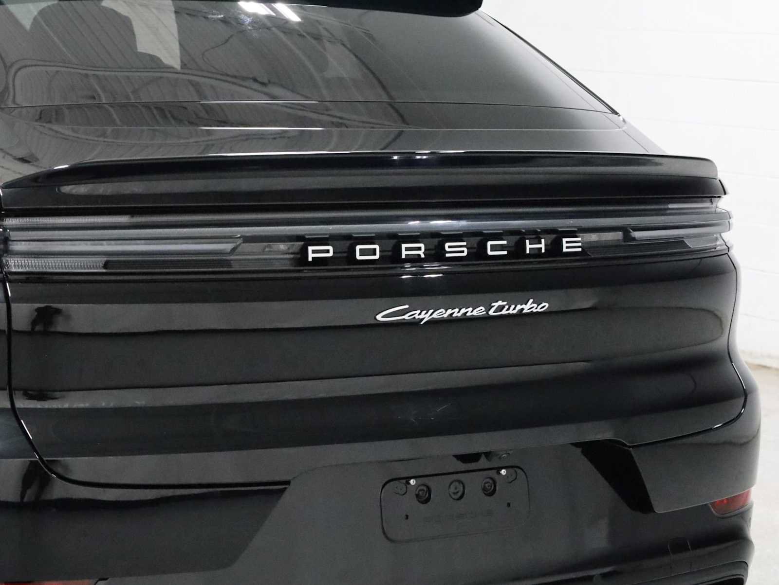 Certified 2024 Porsche Cayenne Turbo AWD/4WD image 8