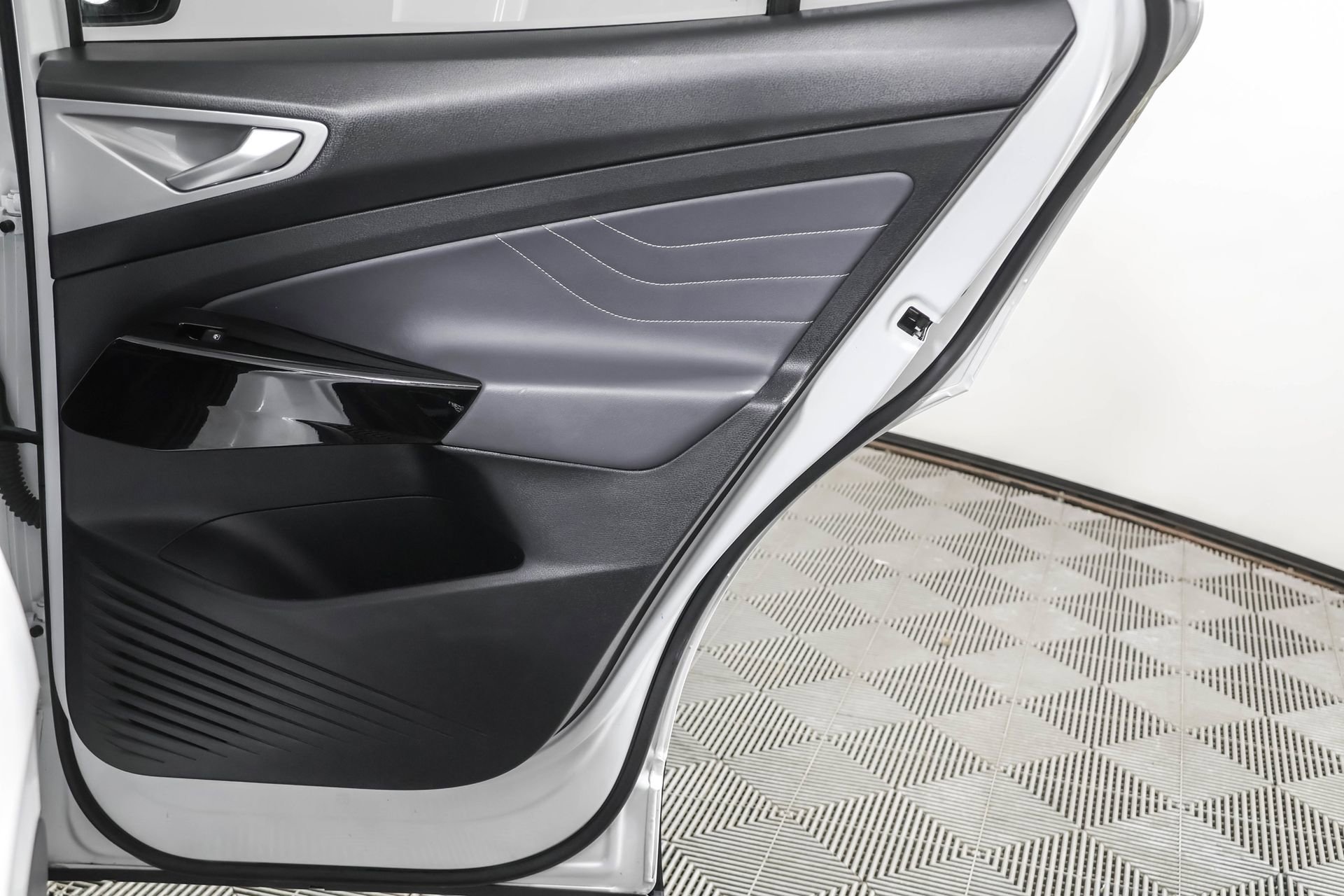 Certified 2023 Volkswagen ID.4 Pro S Plus image 44