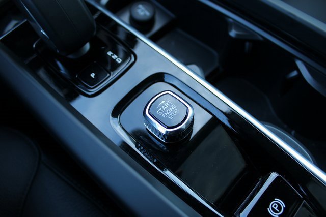 Used 2025 Volvo XC60 B5 Plus image 21