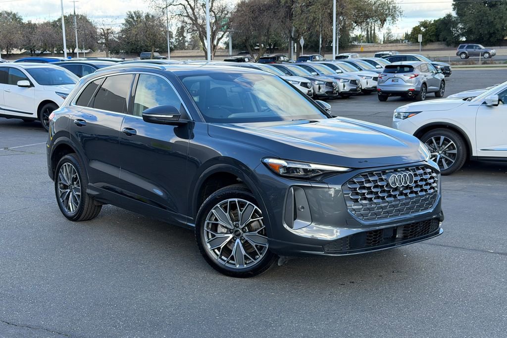 Used 2025 Audi Q5 Premium Plus w/ Premium Plus image 3