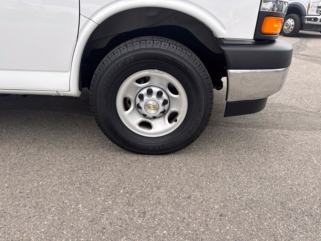Used 2023 Chevrolet Express 3500 w/ Power Convenience Package RWD image 3