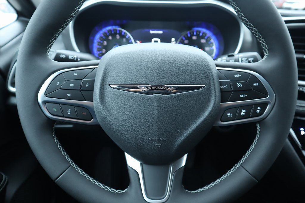 New 2026 Chrysler Pacifica Select FWD image 3