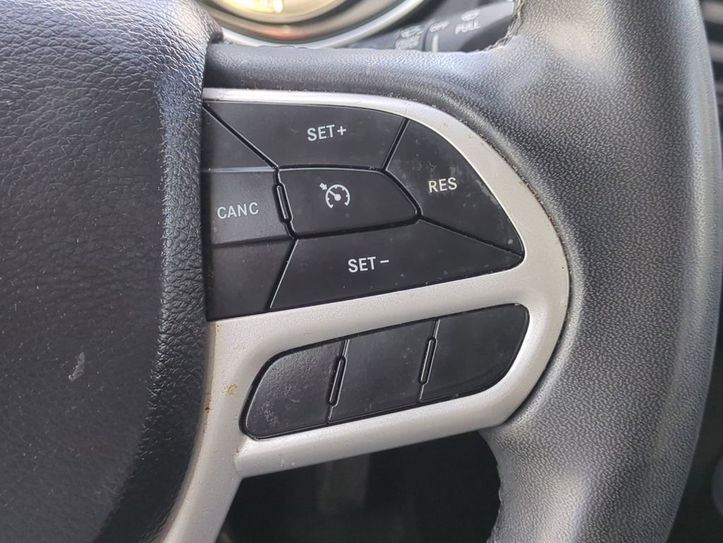 Used 2022 Jeep Cherokee Latitude AWD/4WD image 28