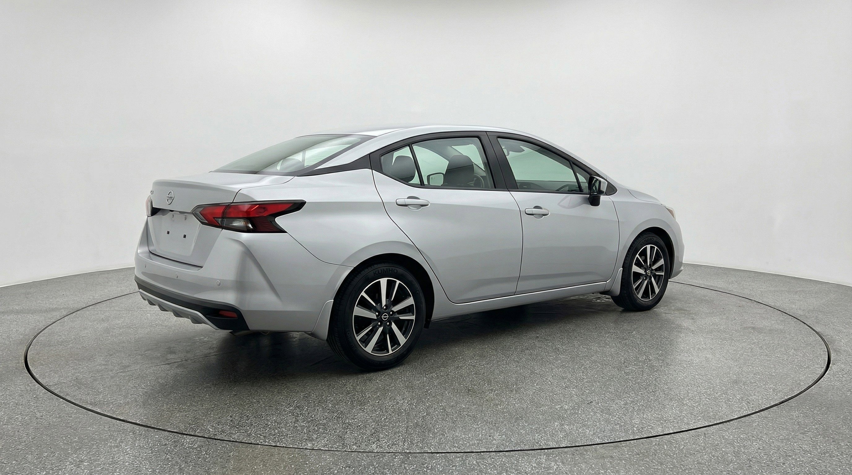 Used 2025 Nissan Versa SV image 9