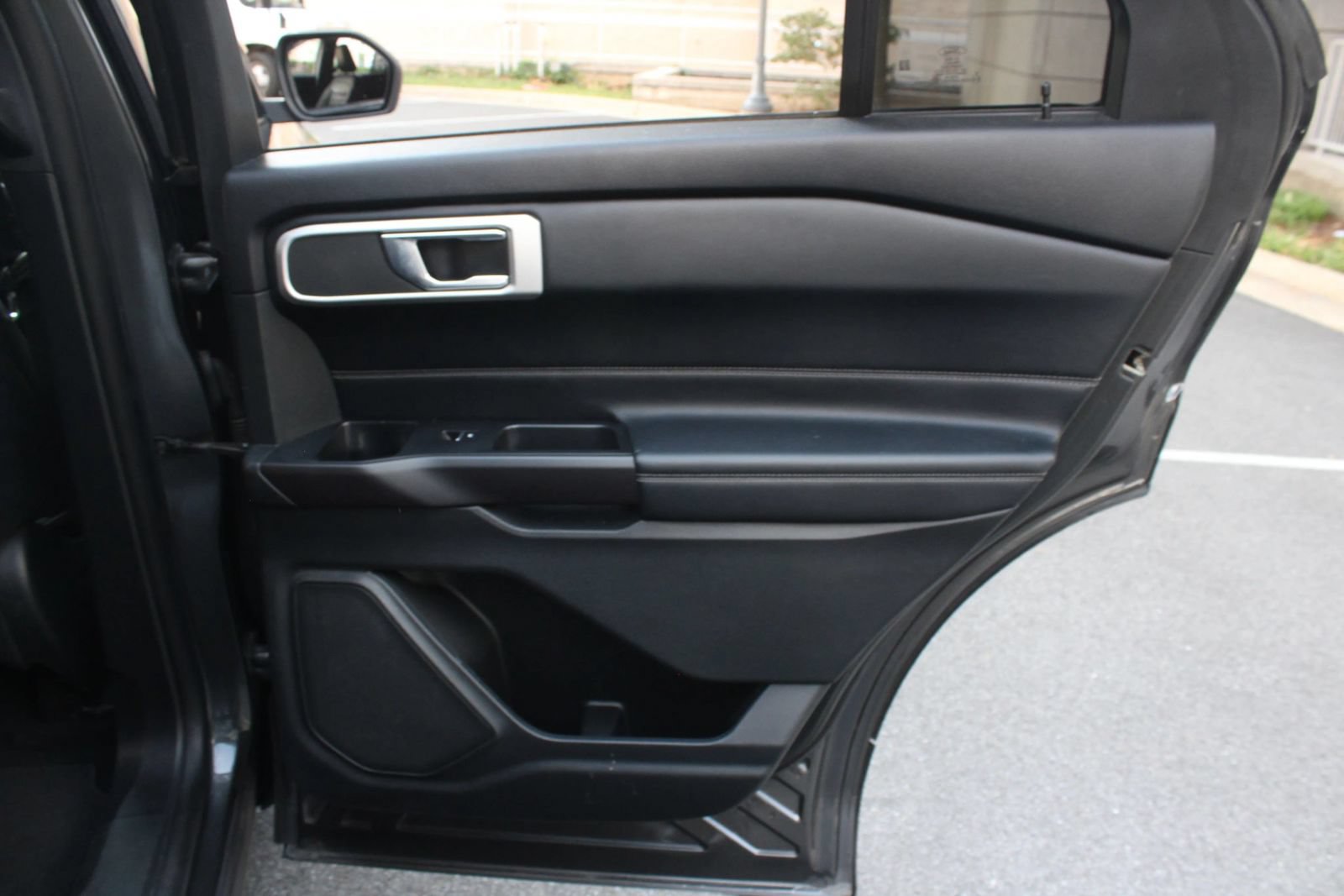 Used 2020 Ford Explorer XLT w/ Equipment Group 202A AWD/4WD image 22
