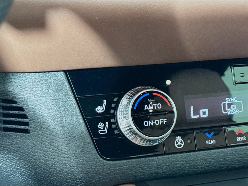 New 2025 Mitsubishi Outlander SEL image 21