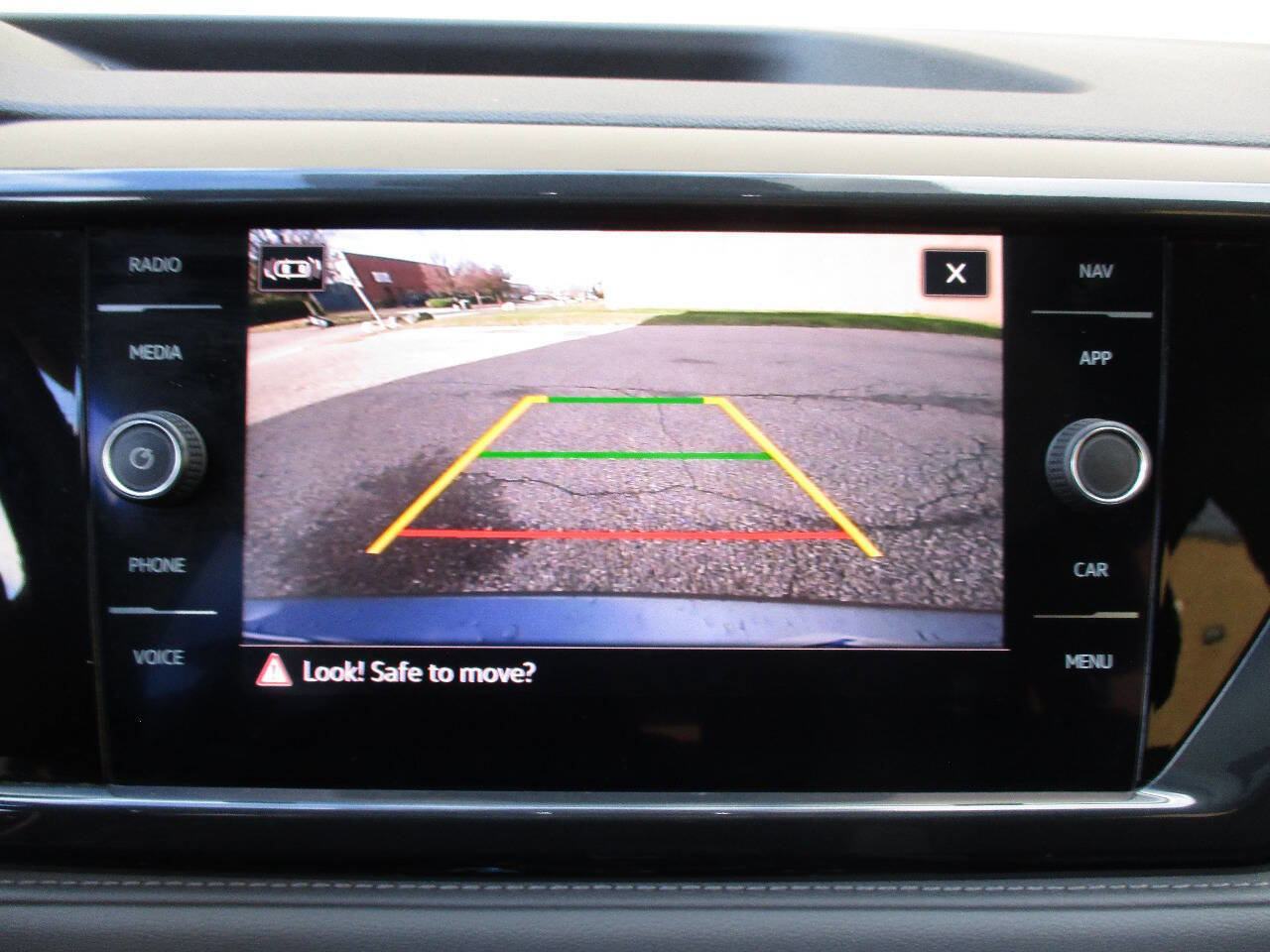 Used 2022 Volkswagen Taos SEL image 31