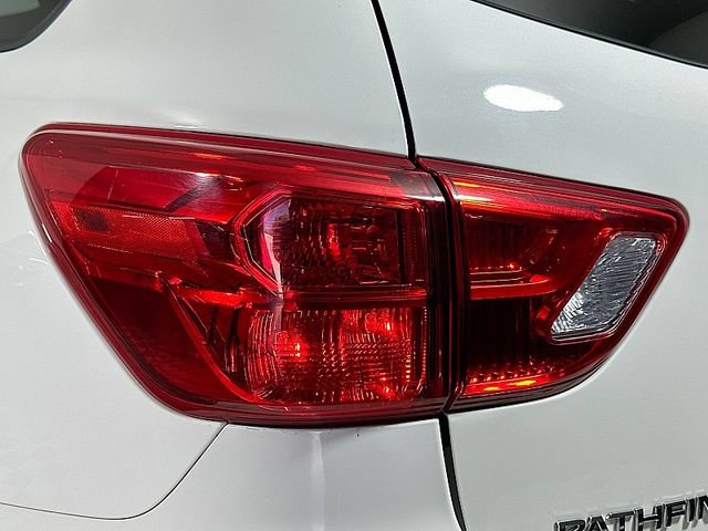 Used 2018 Nissan Pathfinder SV AWD/4WD image 32