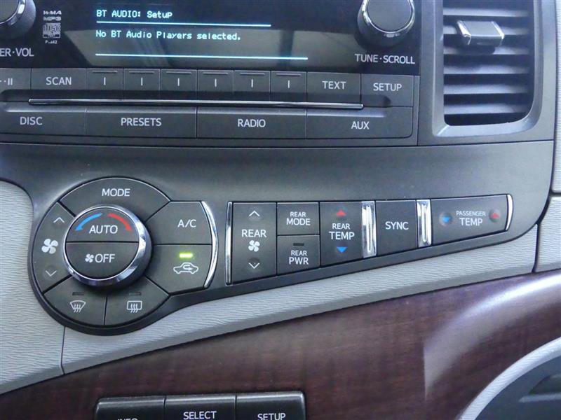 Used 2014 Toyota Sienna XLE image 12