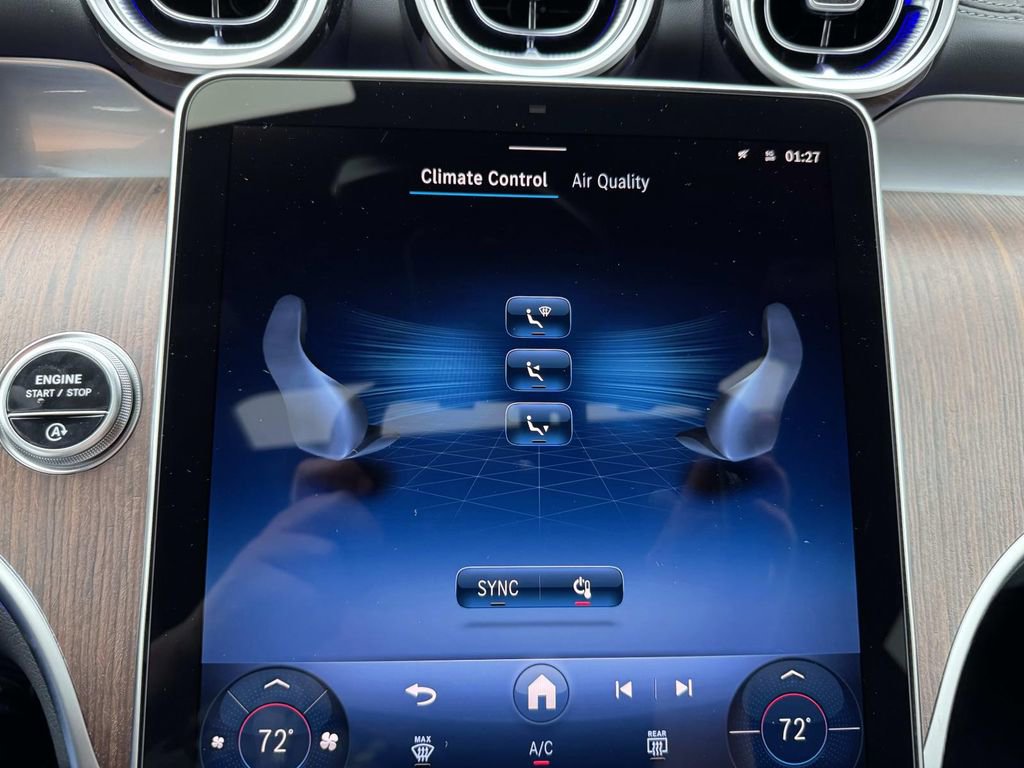 Used 2025 Mercedes-Benz GLC 300 4MATIC image 27