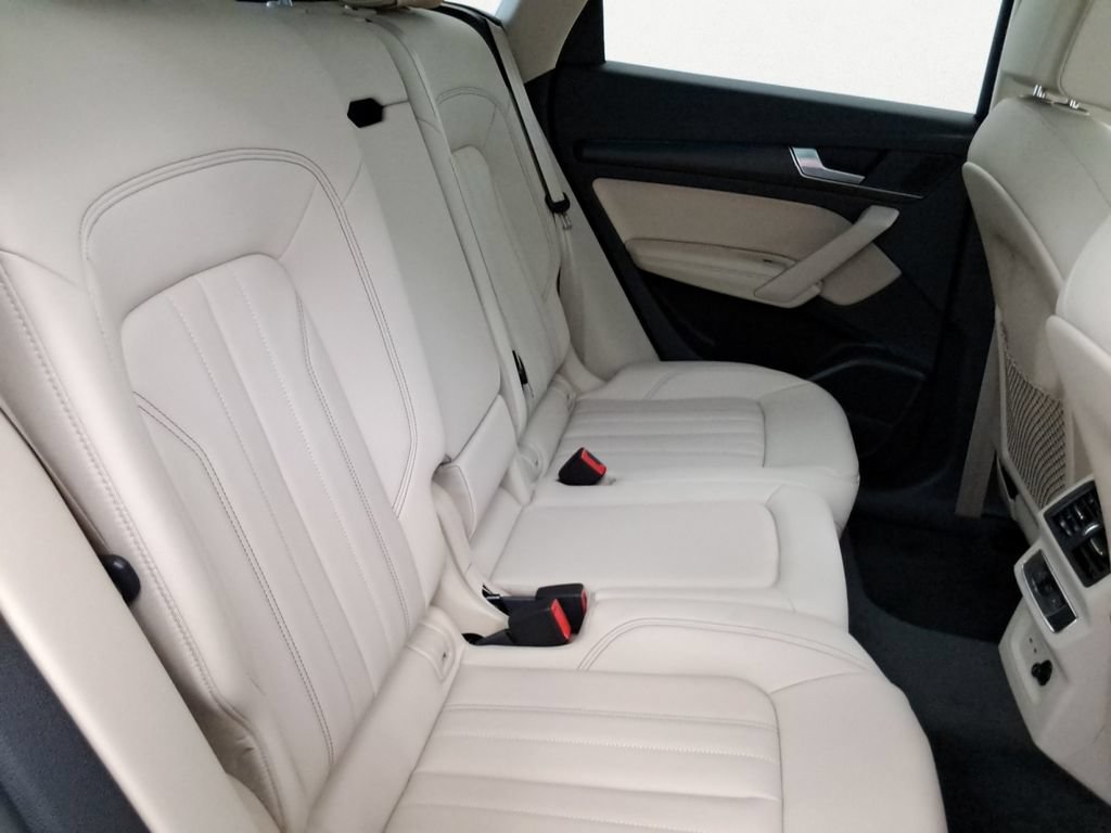 Used 2025 Audi Q5 2.0T Premium Plus w/ Premium Plus Package AWD/4WD image 13